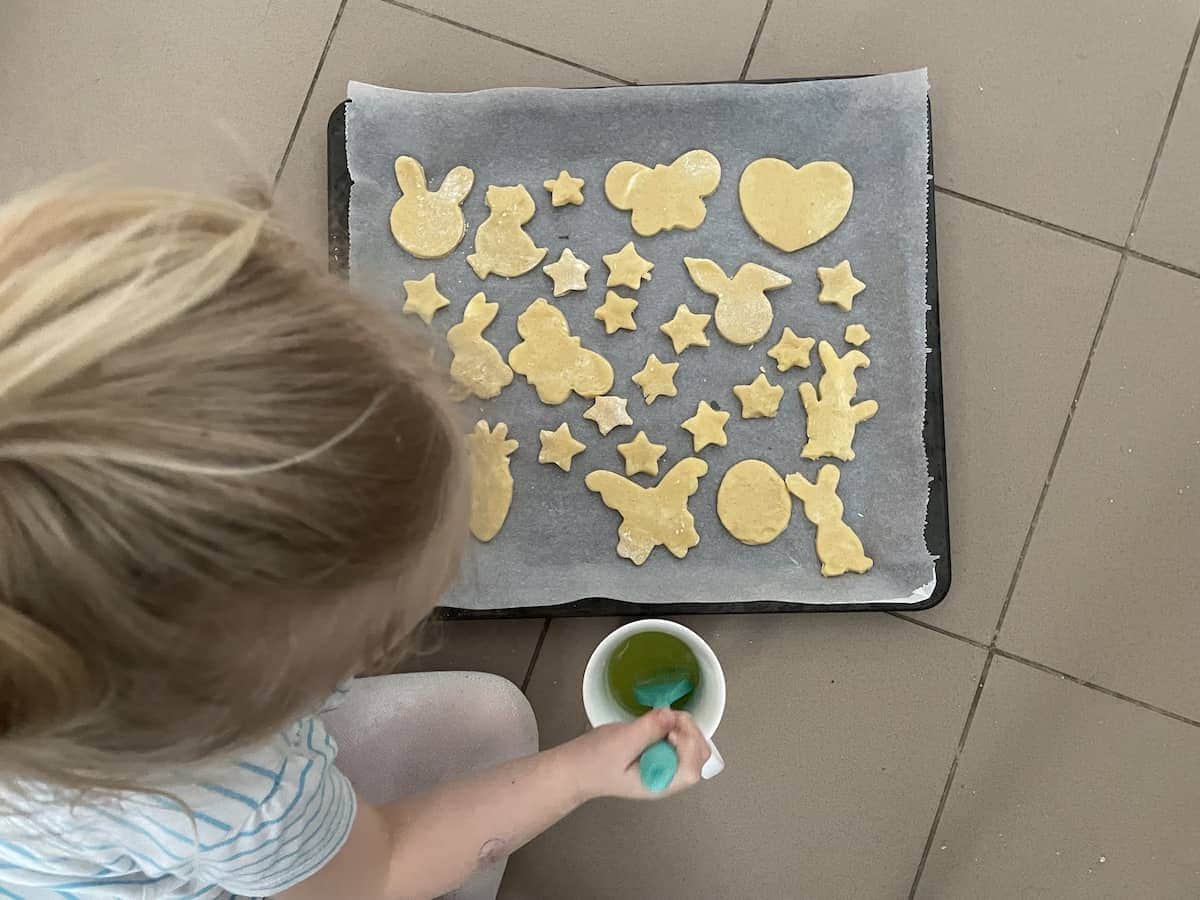 Raw cookies placed on a baking tray.