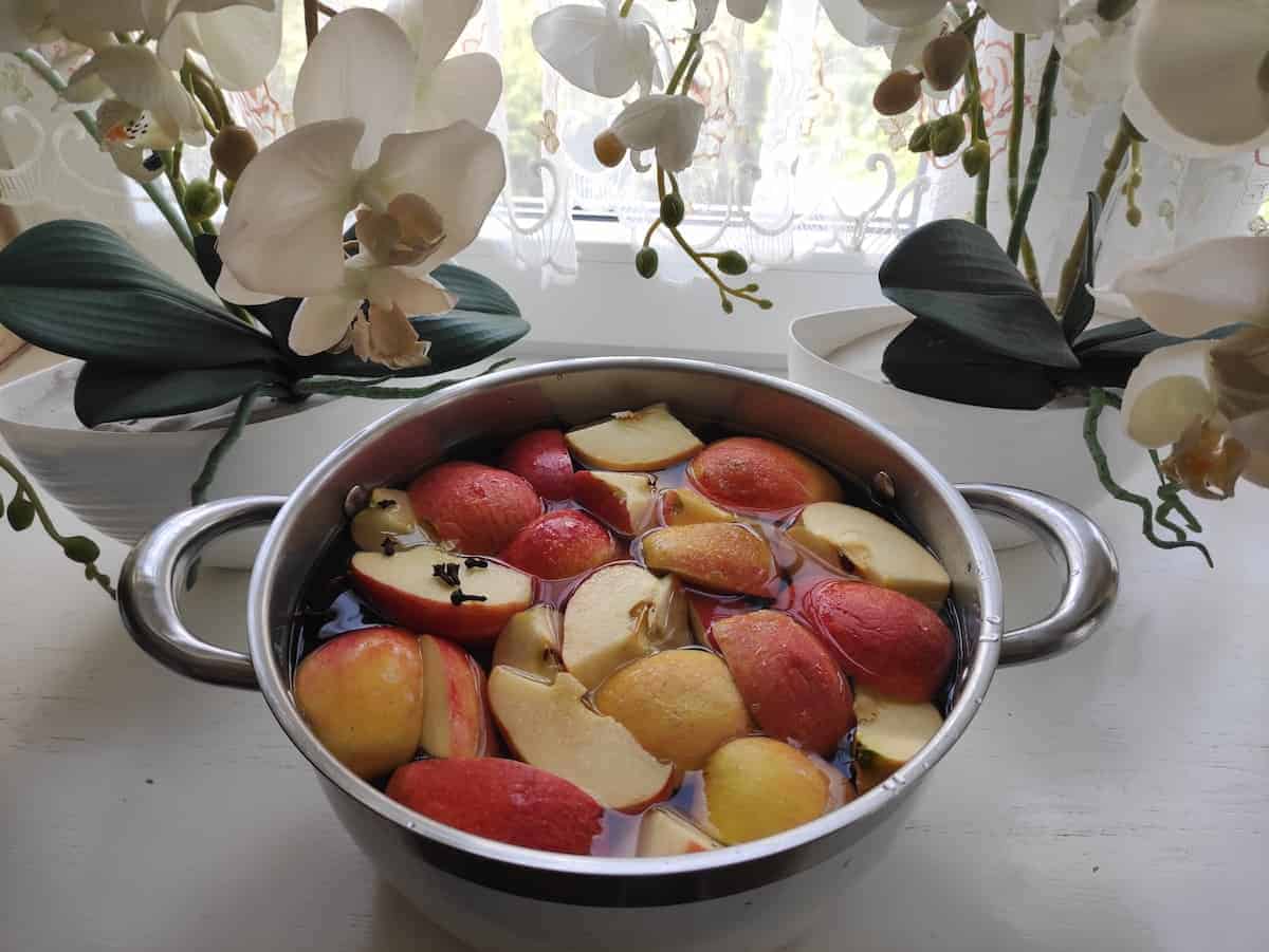 Diced apples in a pot for kompot.