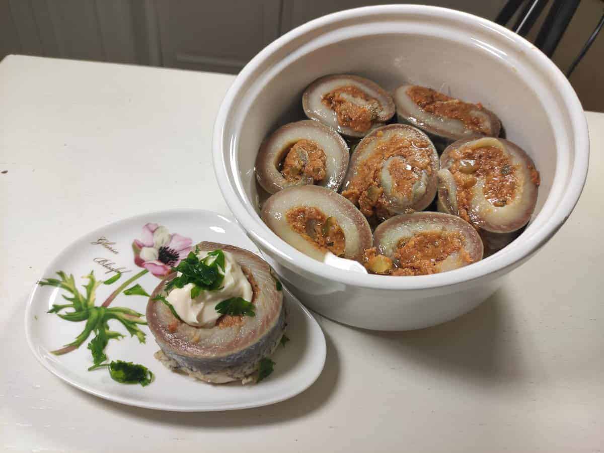 Place the Polish herring rolls in a bowl.