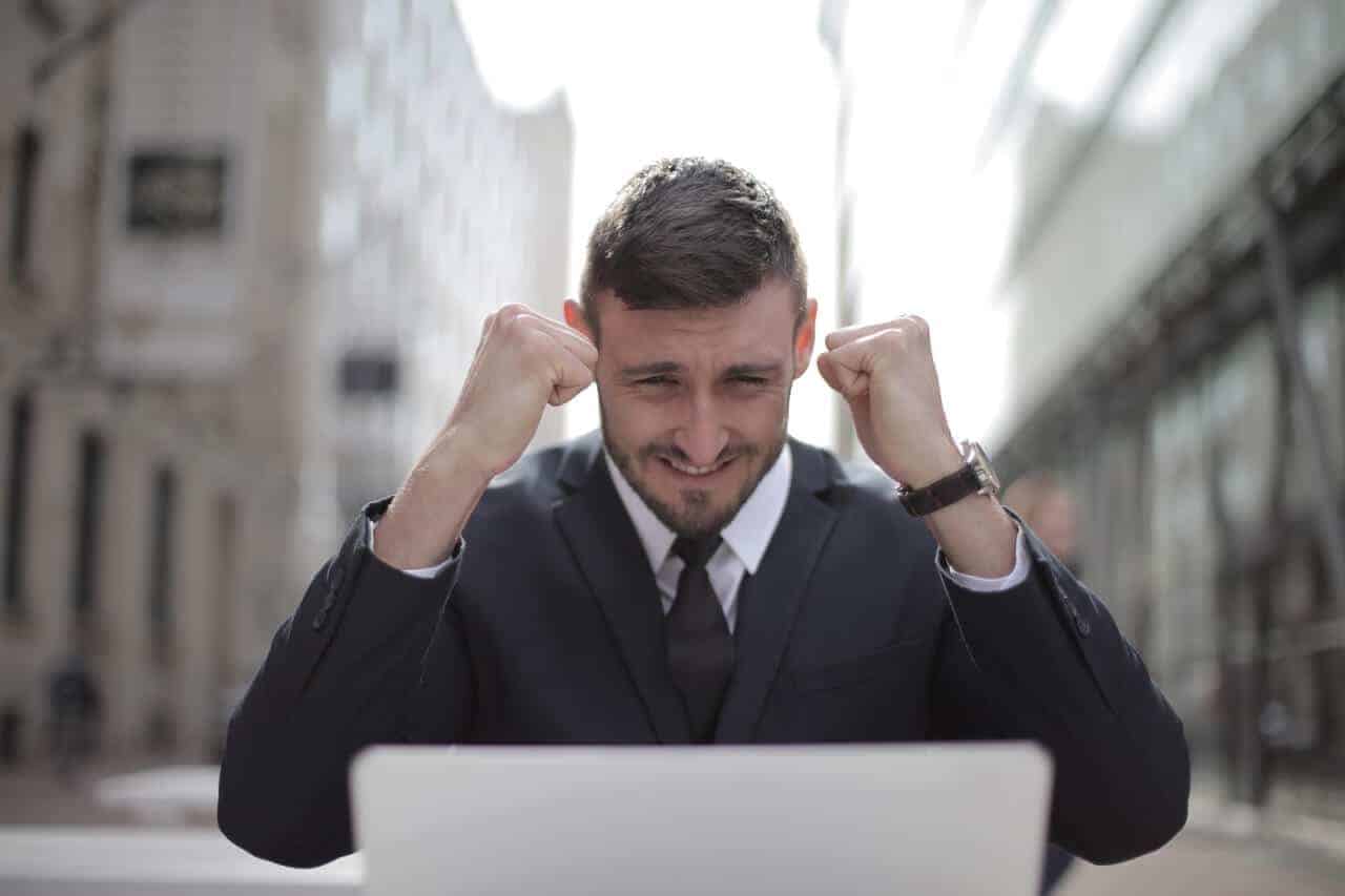 4 Helpful Tips to Keep Your Corporate Outfits A Cut Above The Rest