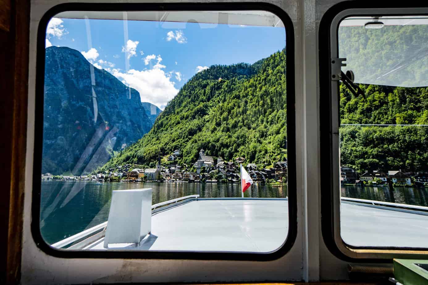 Auf dem Boot vom Bahnhof nach Halltstatt