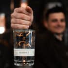 barman drziaci lahev dulovice tatova z lokalnych dul s obsahom alkoholu 48%, objem 0,5L