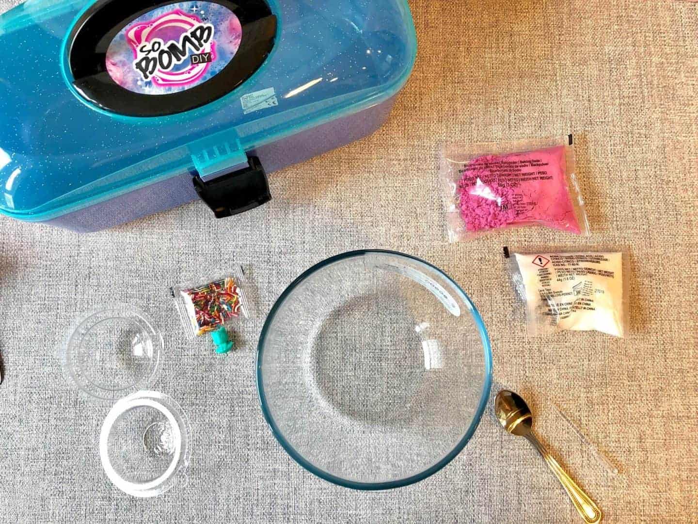 Making-a-bath-bomb
