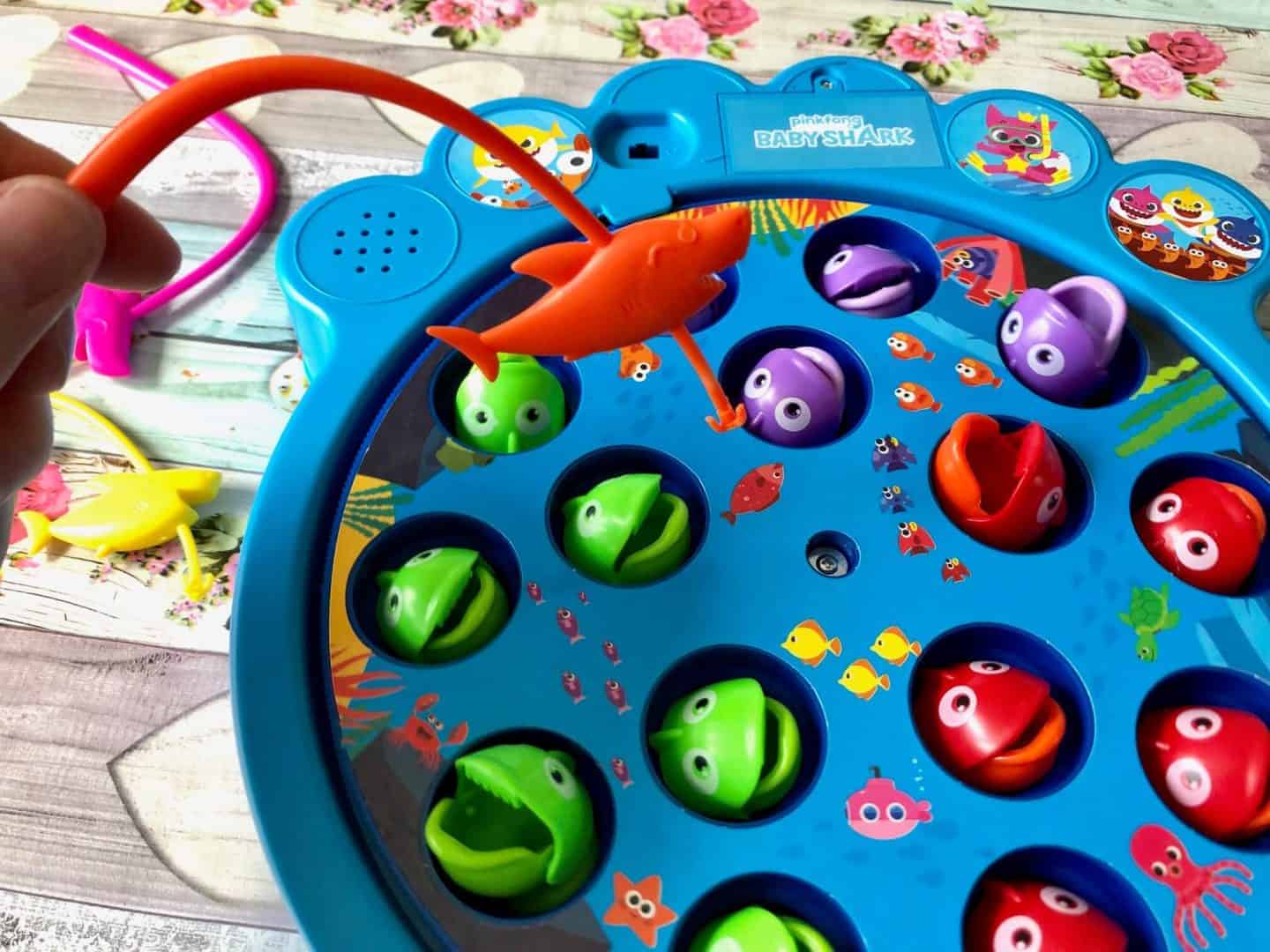 Pinkfong's Baby Shark Let's Go Hunt Game and Wooden Puzzle Review