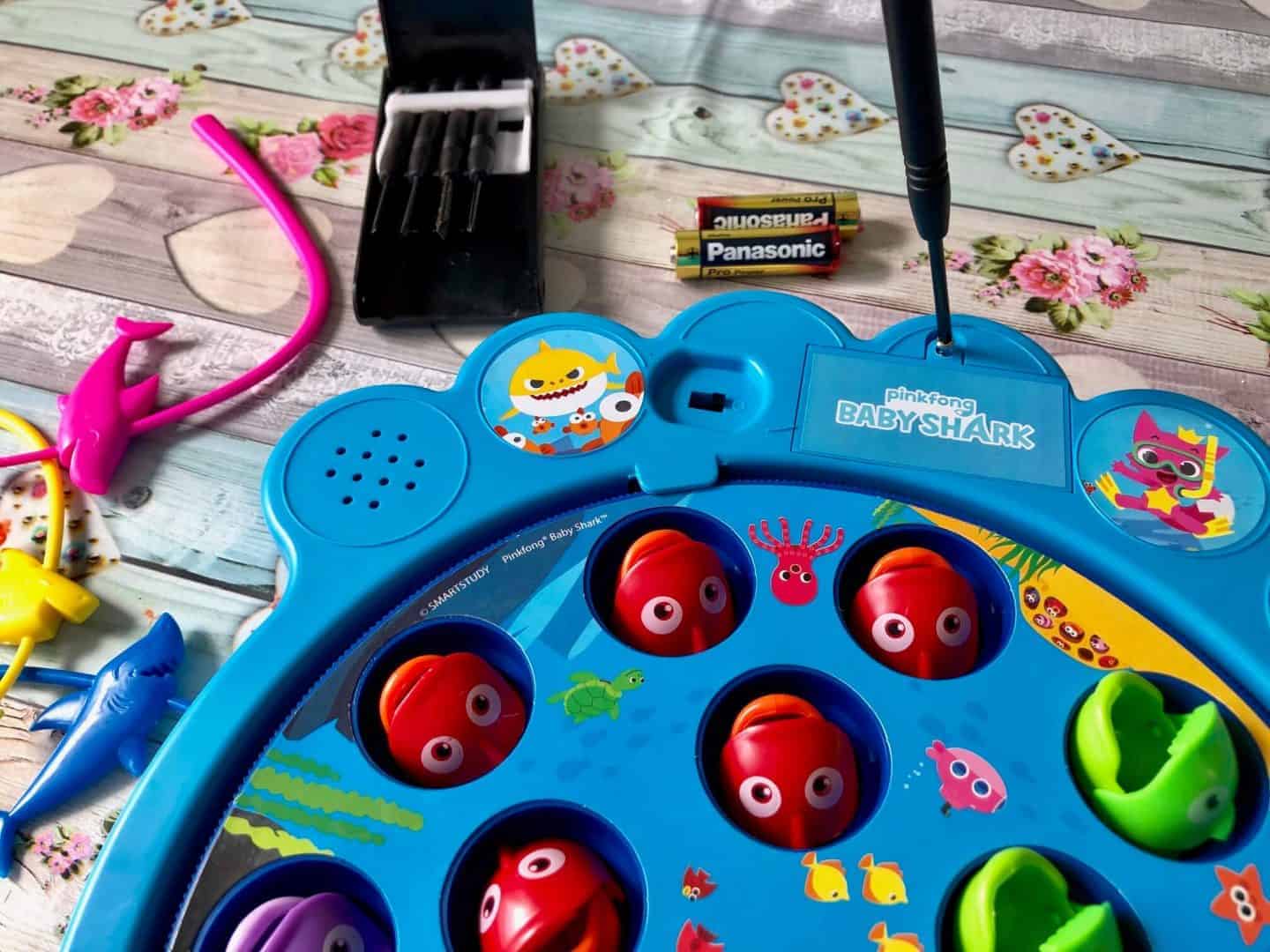 Pinkfong's Baby Shark Let's Go Hunt Game and Wooden Puzzle Review