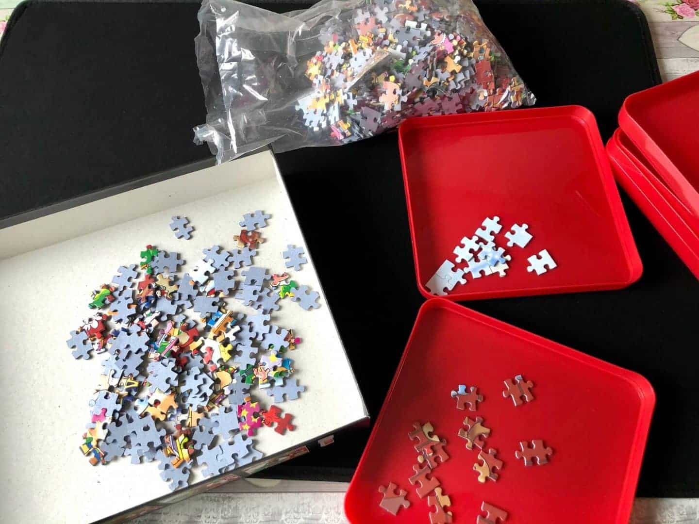 Sorting jigsaw puzzle pieces with the puzzle sorting trays