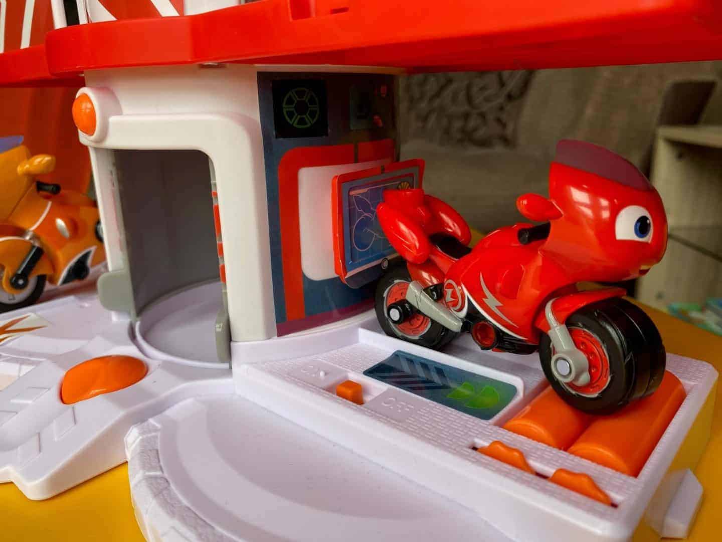 Tyre checker on Ricky's House Playset