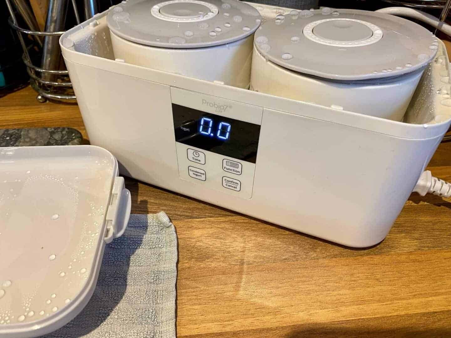 I then lifted the ceramic yogurt pots out of the machine, be careful as they were hot and let to cool before placing them in the fridge.