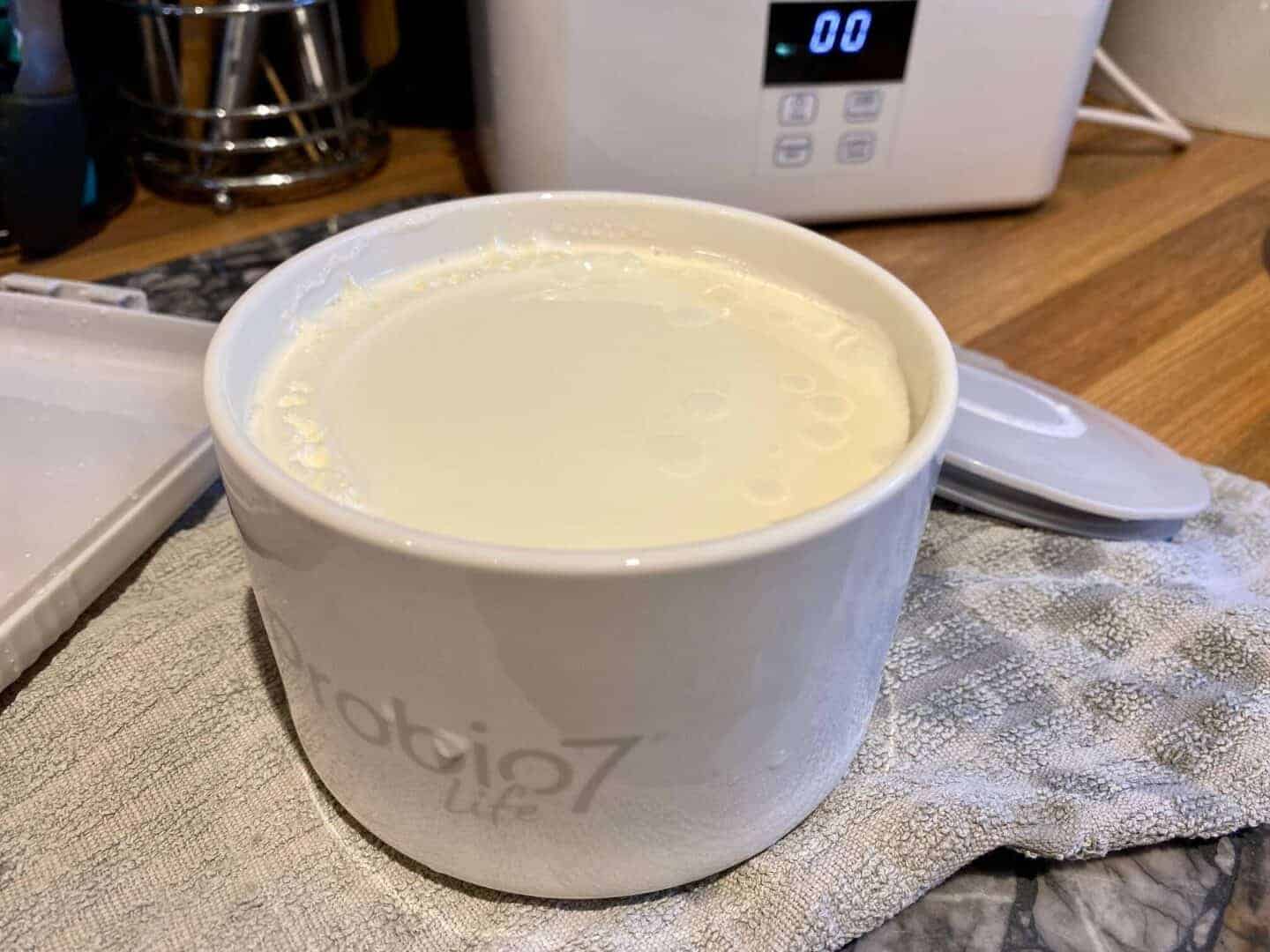 I then lifted the ceramic yogurt pots out of the machine, be careful as they were hot and let to cool before placing them in the fridge.
