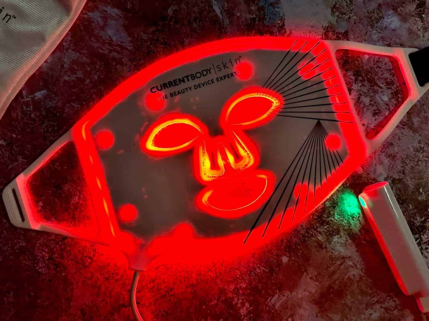 CurrentBody LED red light Mask