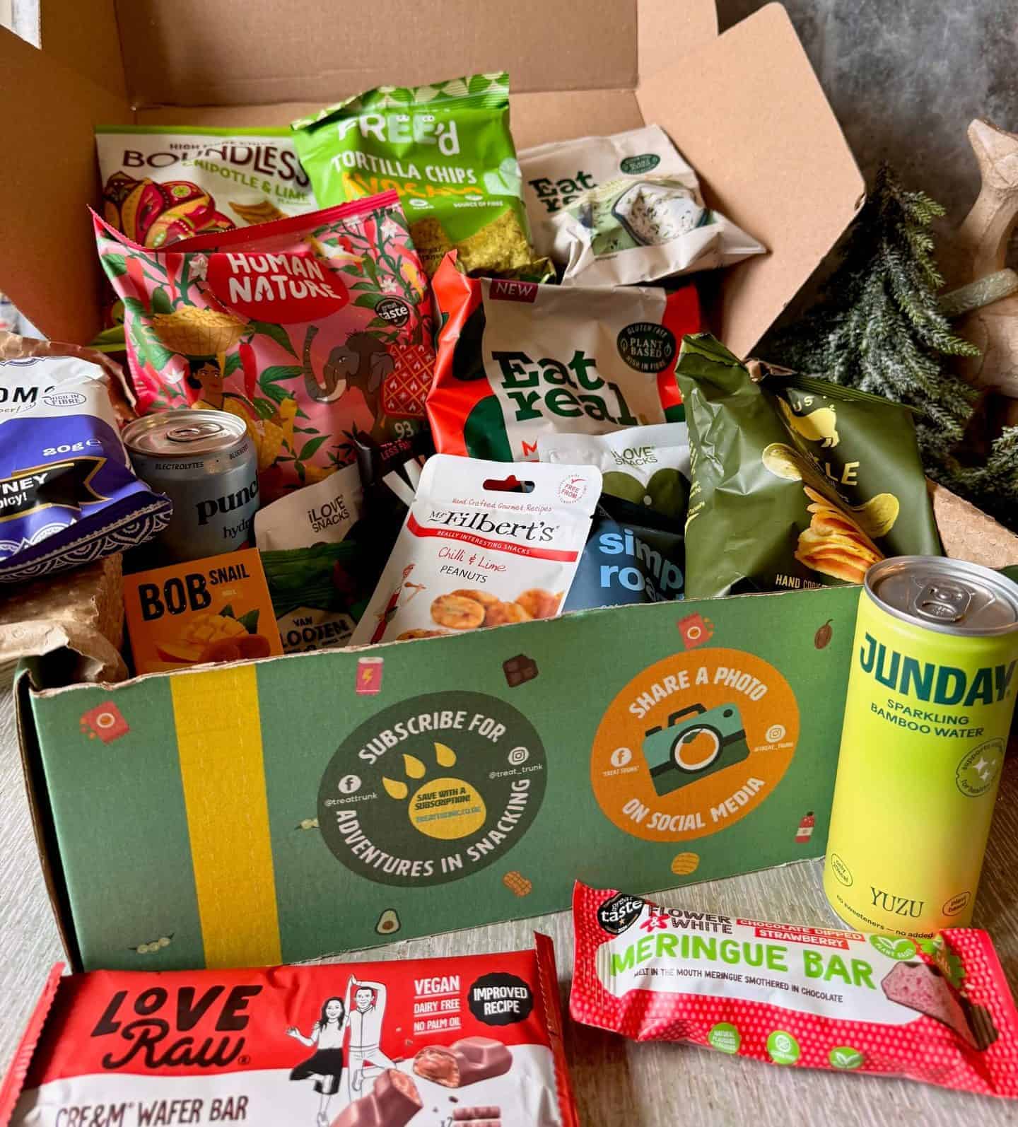 Alcohol-Free Christmas Hamper from Treat Trunk