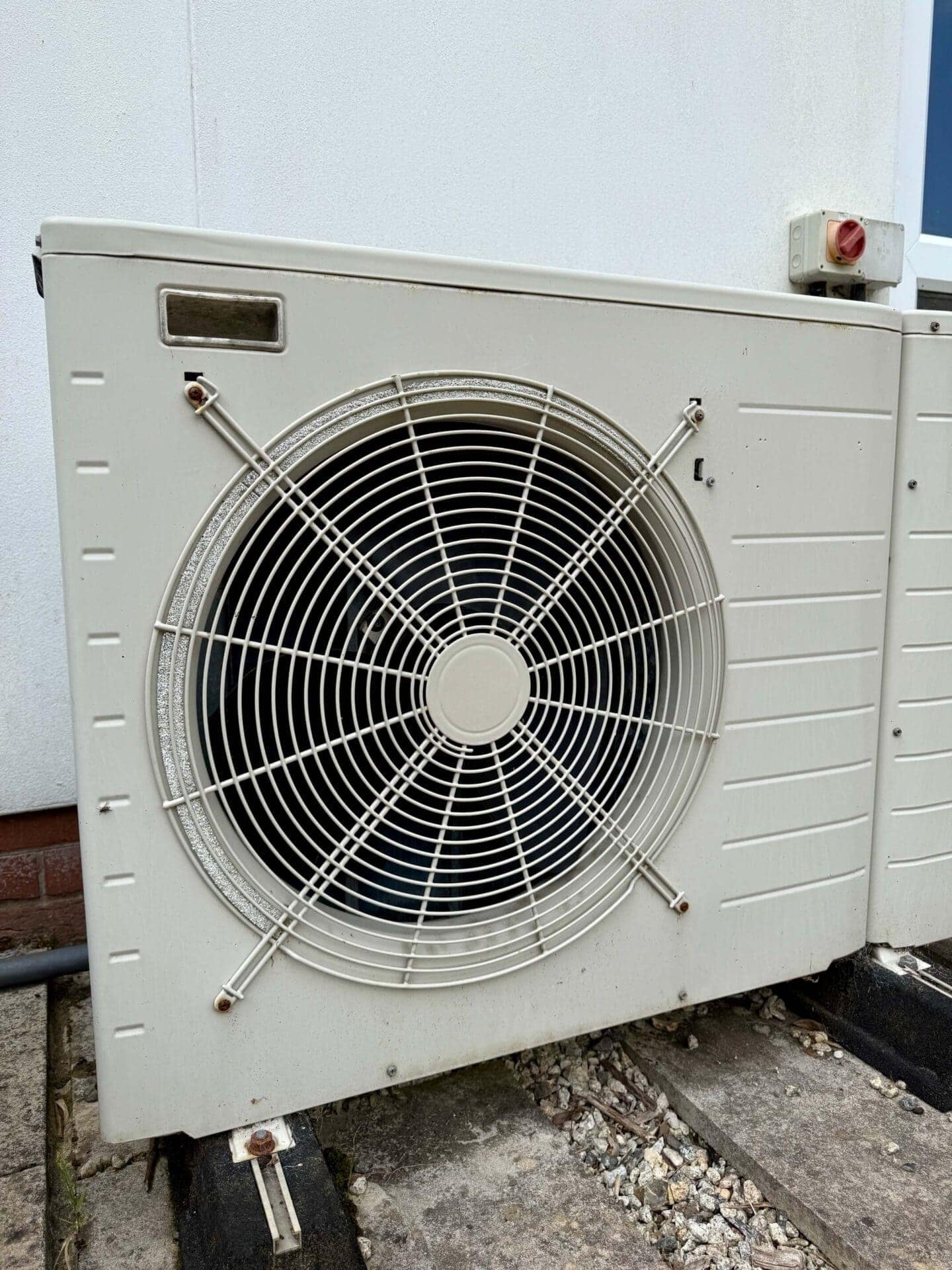 How an Air Source Heat Pump Can Help You Save on Energy Bills