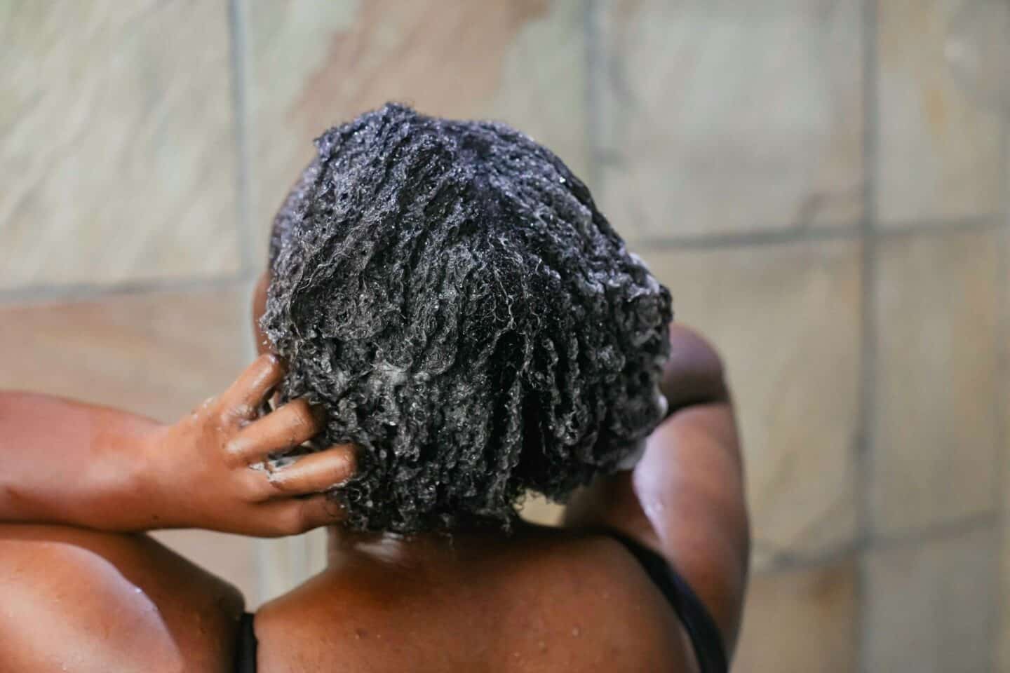 Smart Hair Wash Scheduling: Balancing Shampoo, Conditioner & Dry Shampoo for Healthier Hair