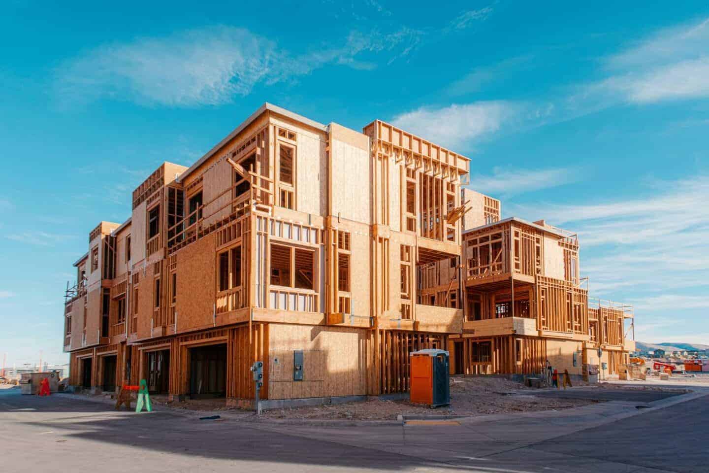 How Arizona Contractors Manage Insurance Coverage for High-Risk Construction Projects