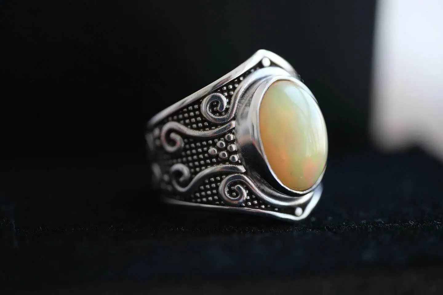 Why Handcrafted Jewelry Can Be a Better Choice for a Meaningful Gift
