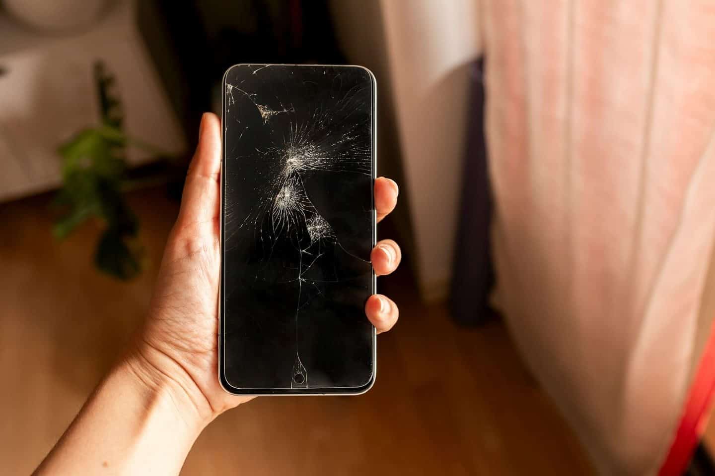 Keeping Unexpected Phone Repair and Replacement Bills Under Control