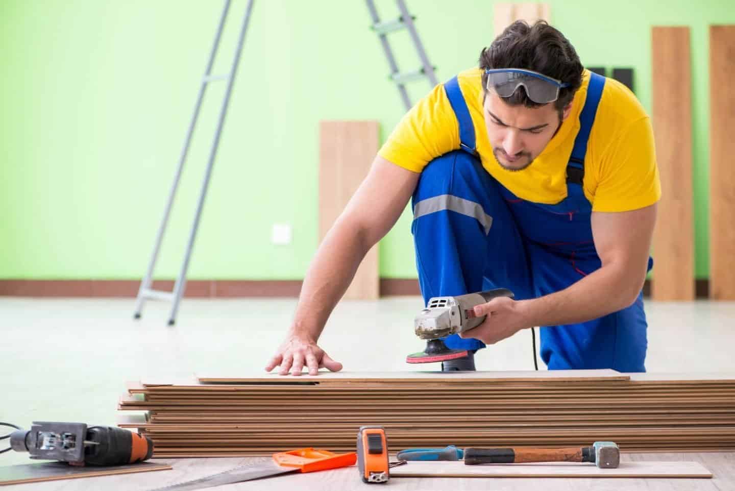 laying-wood-flooring