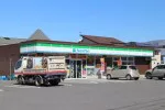 ﾌｧﾐﾘｰﾏｰﾄ久屋原町店 100m
