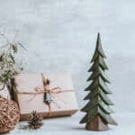 Embrace meaningful minimalist Christmas traditions that prioritize connection, simplicity, and joy, creating lasting memories without the clutter.