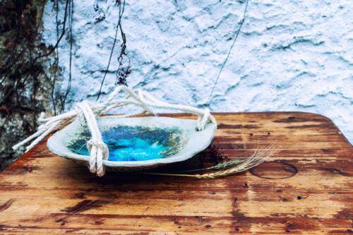 pítko s modrou glazurou