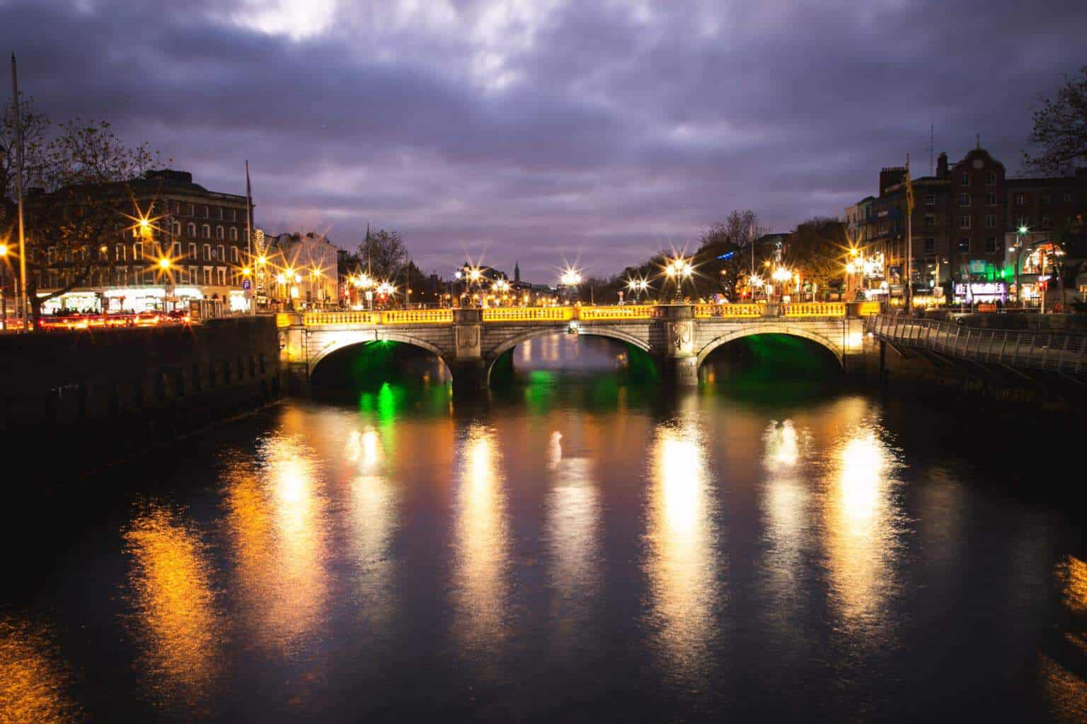 Dublin-Boat-tour-Night-under-the-bridge