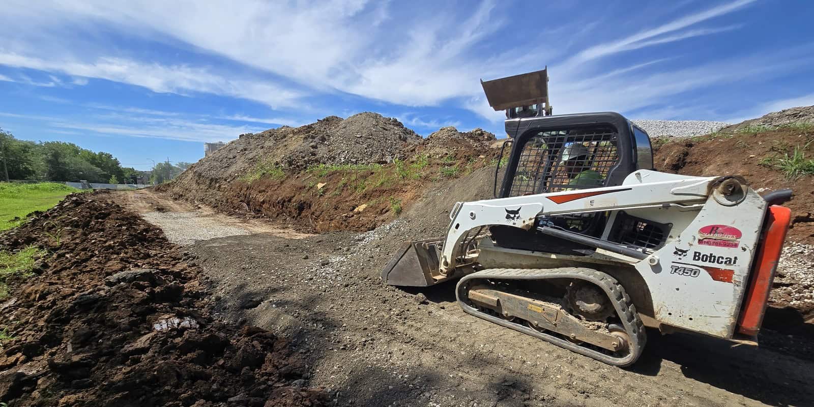 2-bchardscapes-t450-compact-track-loader(1)