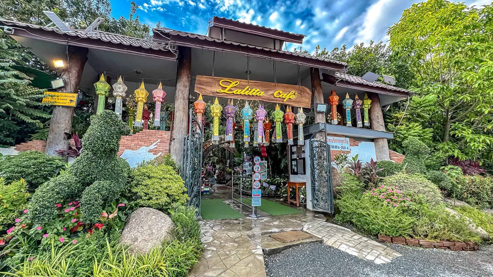 Chiang Rai: White Temple, Geheimtipps & Highlights im Norden Thailands 29 Das Lalitta Café von außen
