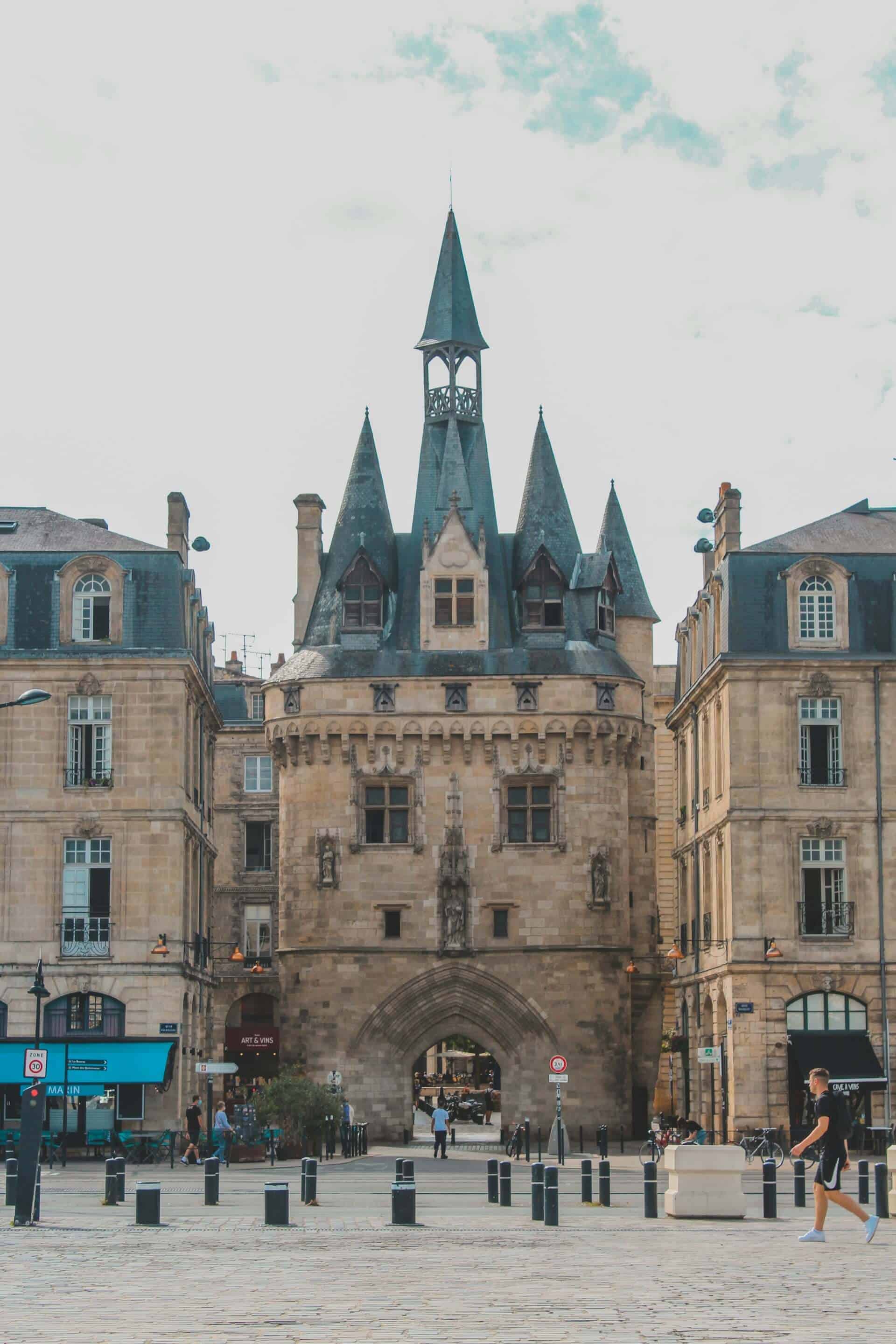 How a Free Walking Tour Can Completely Change Your First Day in Bordeaux