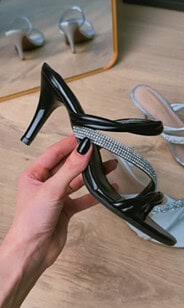 Sandália Feminina Tiras Triplas com Brilho Strass Salto Fino Elegante