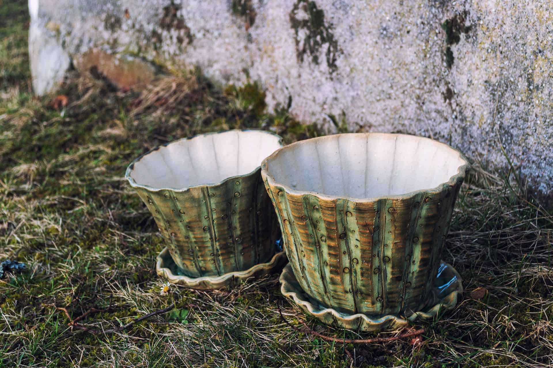 Keramické květináče s dekorem