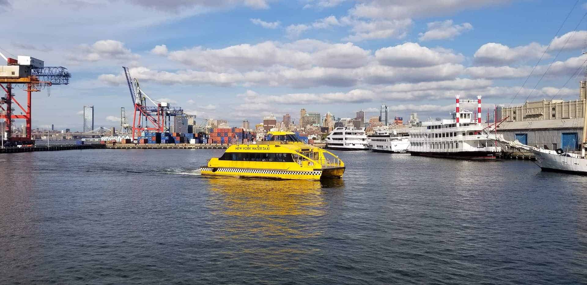 Tickets für das Wassertaxi pro Tag kosten circa 21,00€ Tickets für das Wassertaxi pro Tag kosten circa 21,00€