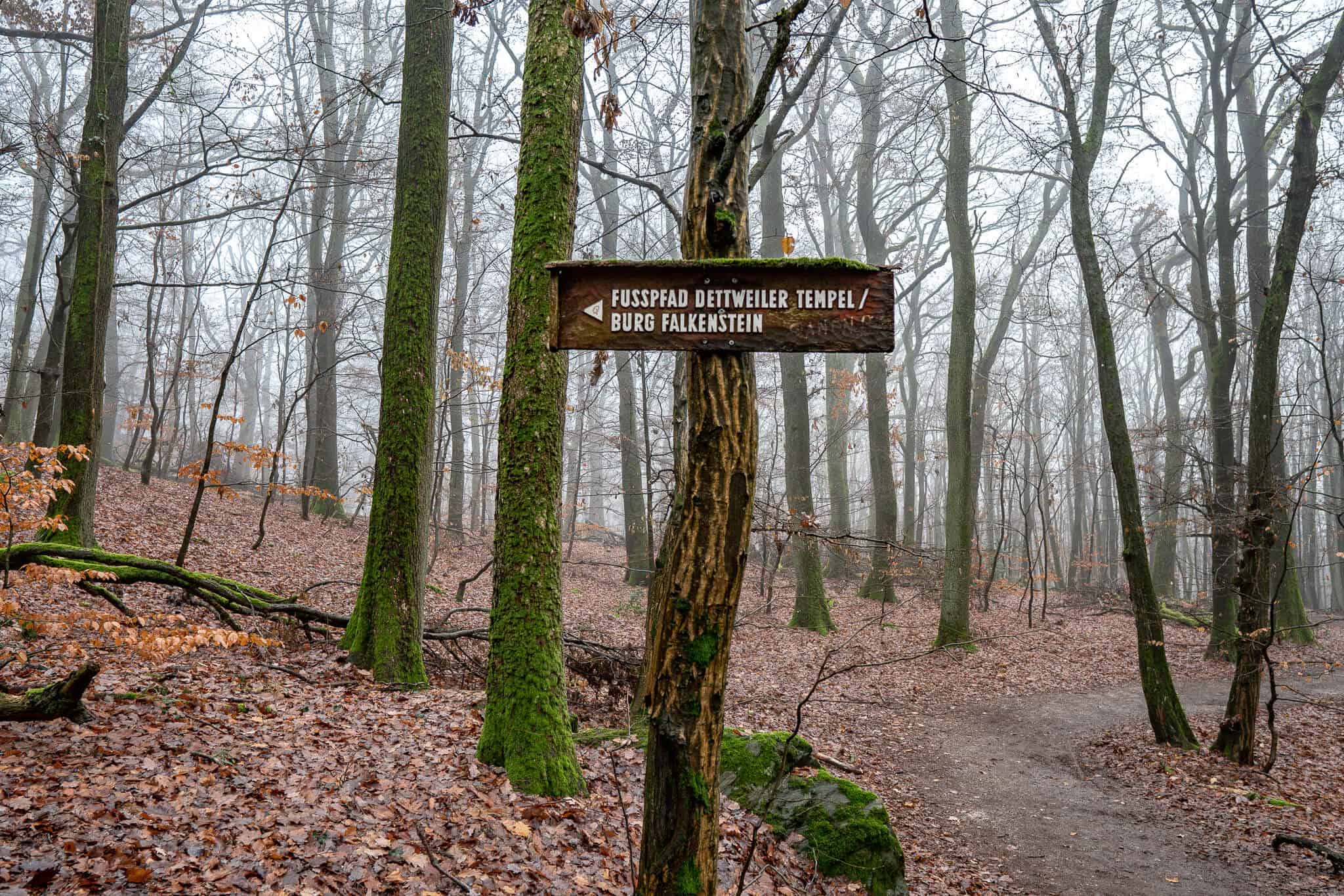 Schild zum Dettweiler Tempel