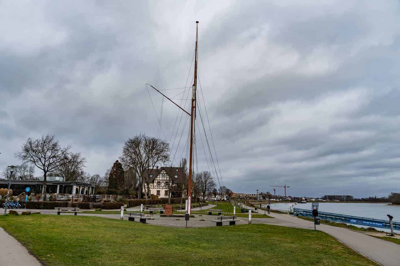 An der Rheinpromenade von Speyer