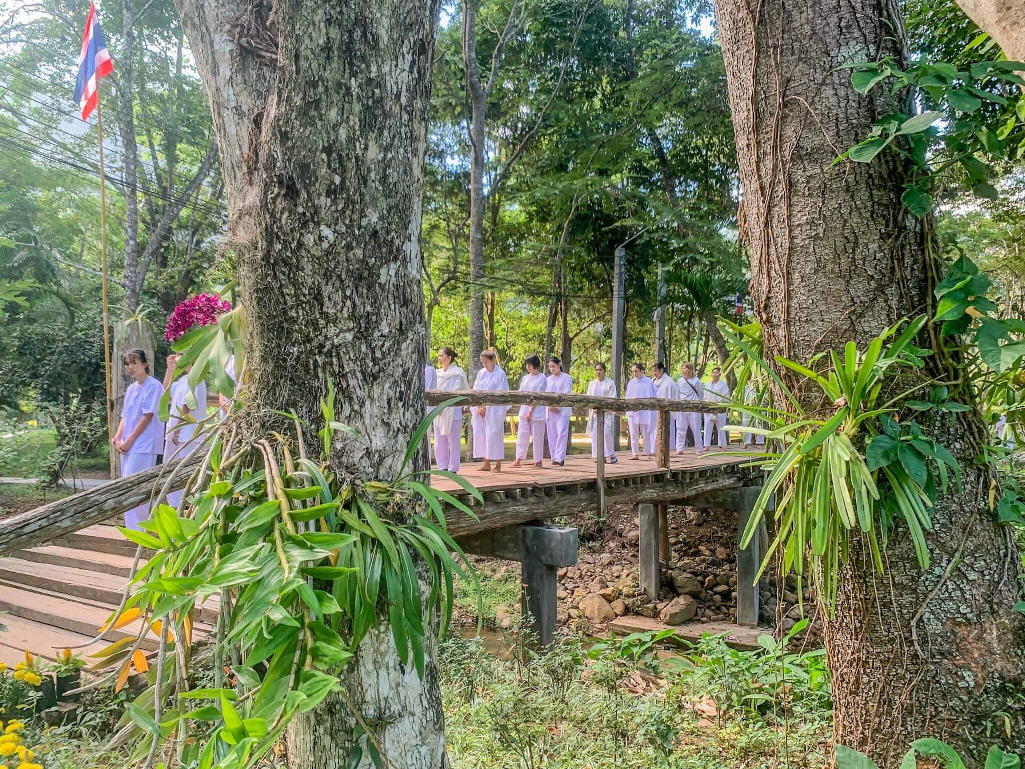 Walking Meditation im Wat Pa Tam Wua Forest Monastery