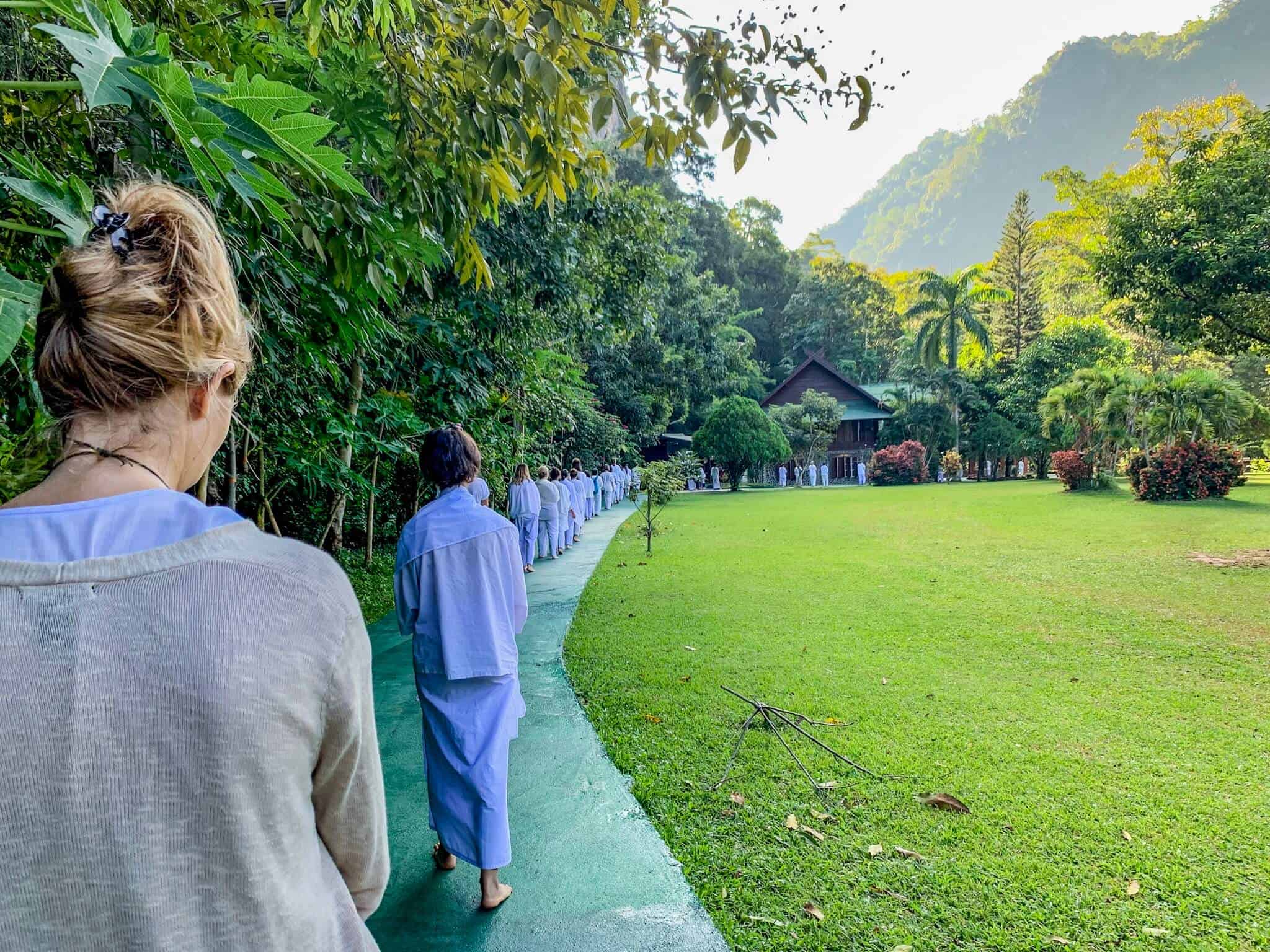 Walking Meditation im Wat Pa Tam Wua Forest Monastery