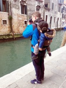 Photo tour with Marc de Tollenaere. As usual the Ergobaby helped us moving around smoothly