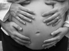 four-hands-on-belly_2104960