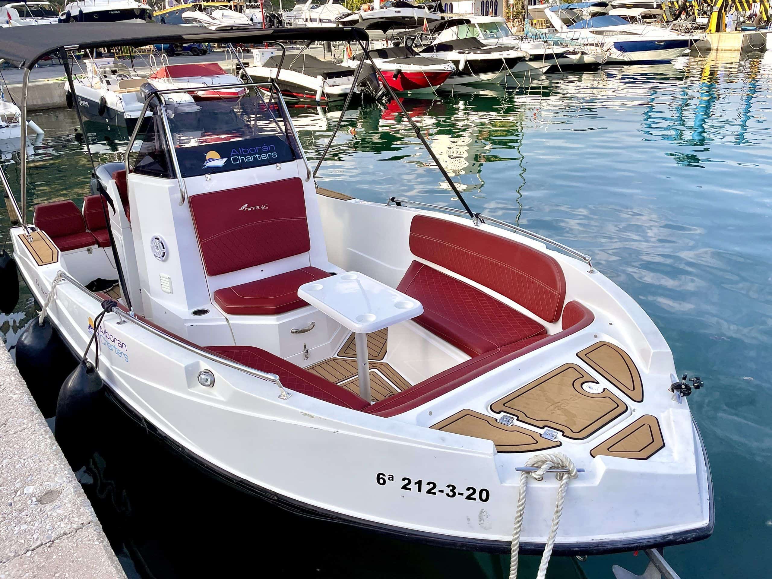 Alquiler barco Nireus 620 con licencia de navegación Marina del Este La Herradura