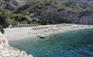 playa de cantarrijan desde el mar