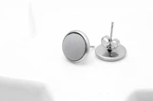 Runde Edelstahlohrstecker mit Schmuckbeton