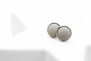 Runde Edelstahlohrstecker mit Schmuckbeton