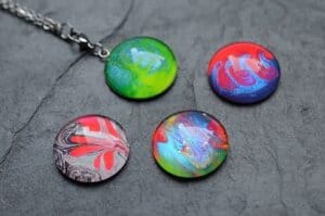 Edelstahlkette mit Anhänger mit Neon und Glitzer