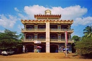 chaewing sand: hotel in dusty Banlung