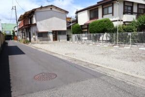 建物外観、月極駐車場