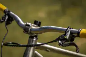 Roost Ti handlebars and stem with Ergon grips magura