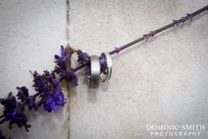 Detail photography of the wedding rings