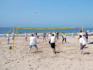 Beachvolleybal activiteit strand