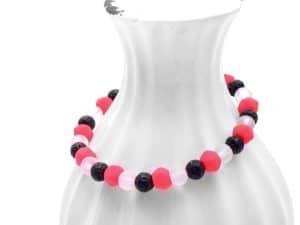 Neonpinkes Glasperlenarmband mit Lavaperlen