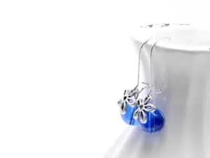 Glasperlenohrringe mit Blumenanhänger