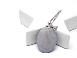 Betonanhänger mit langer Gliederkette